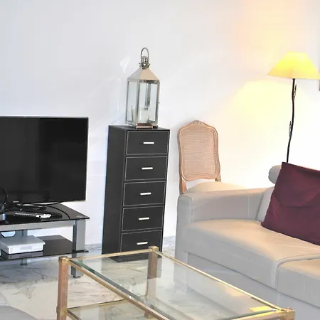 Apartment Croisette 79 *